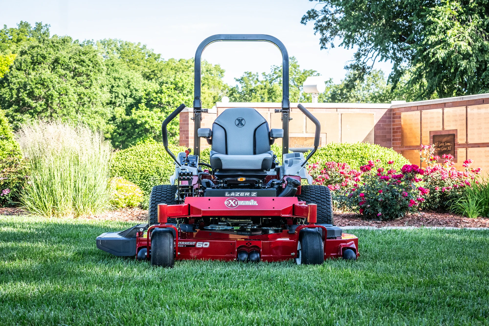 Exmark Lazer Z E Series Zero Turn Rider LRE730GKA524A3